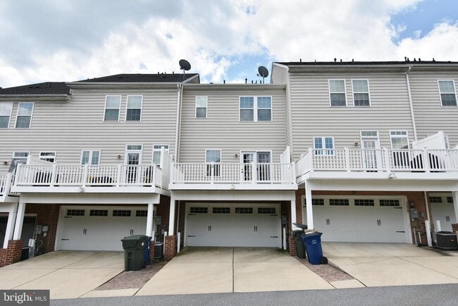 Building Photo - 7575 Willow Bottom Rd