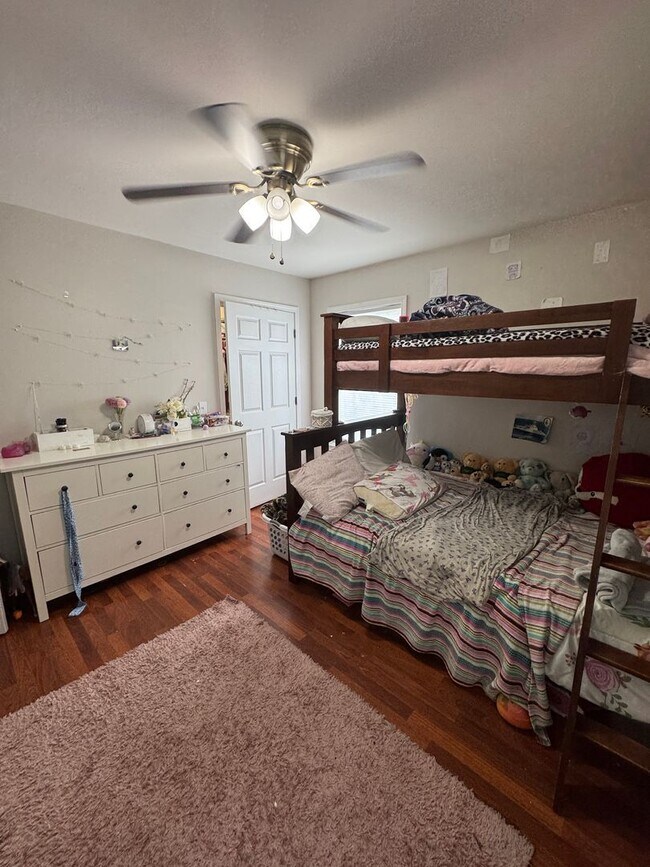 Building Photo - Country living on the outskirts of Nashville with 4 large beds, 2 baths, a bonus room and over an...
