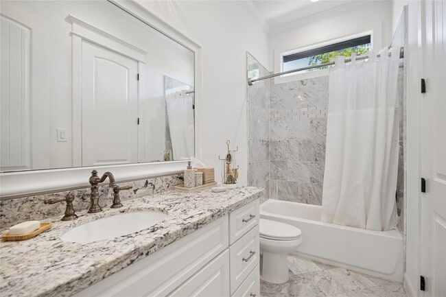 Building Photo - 2031 Sheridan St