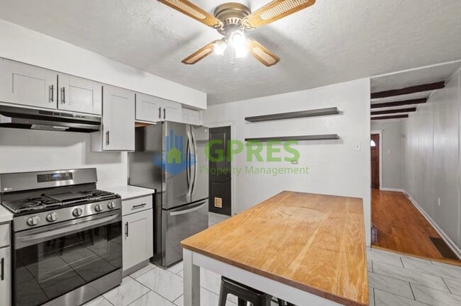 Building Photo - Charming 2-Bedroom Home with Modern Comfor...