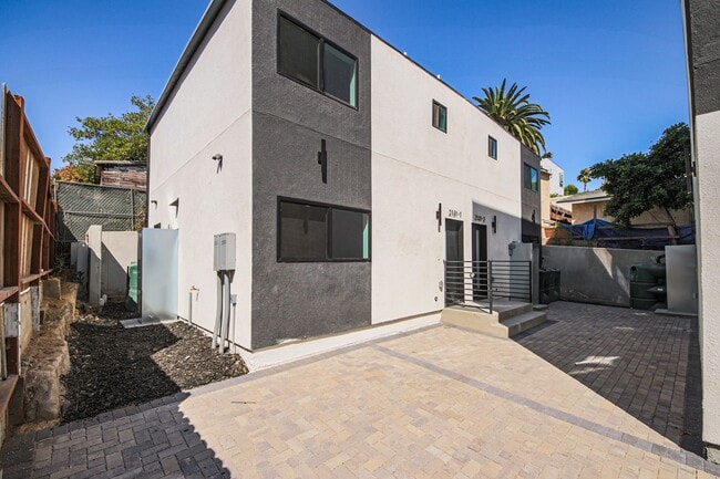 Building Photo - Brand New Townhomes in Echo Park