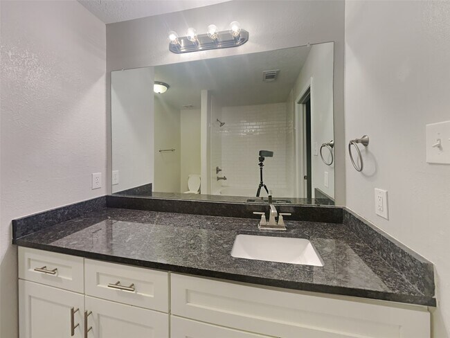 Building Photo - 6714 Hidden Colony Ln