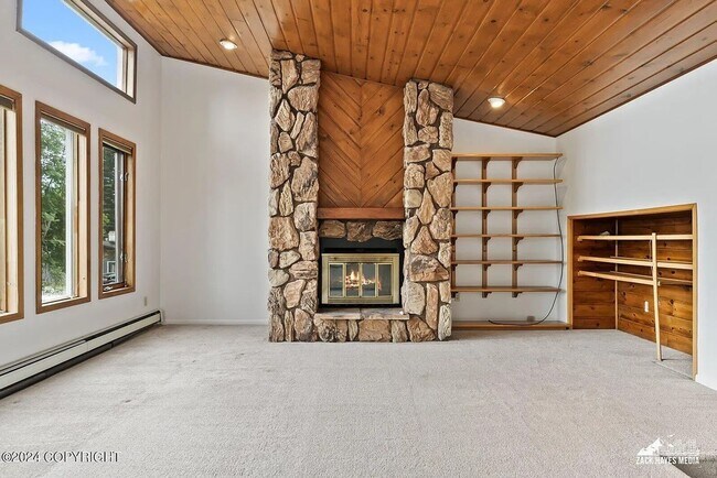 Building Photo - Newly Updated 4 Bedroom UMED Home!