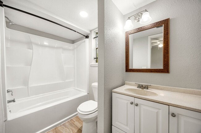 Building Photo - 5618 Briarwick Ln