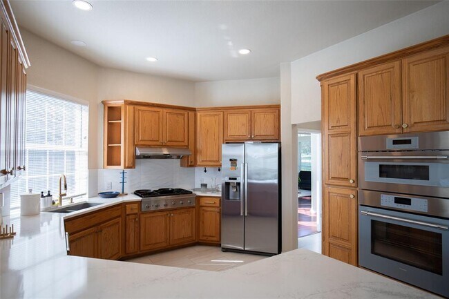 Building Photo - 9920 Spicewood Mesa