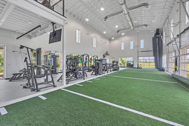 Building Photo - 3293 Hilltop Cir