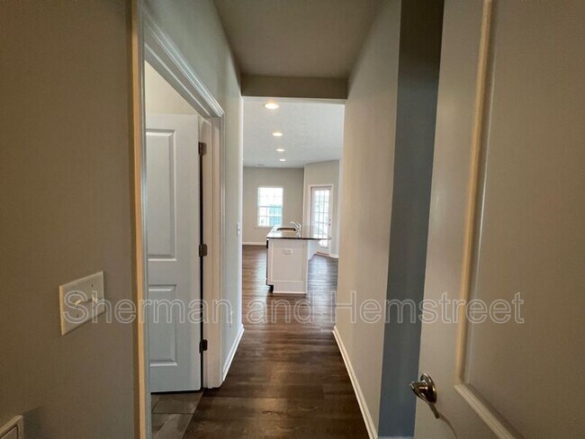 Building Photo - 655 Dobhill Ln