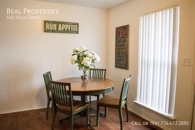 Building Photo - 440 Villa Dr