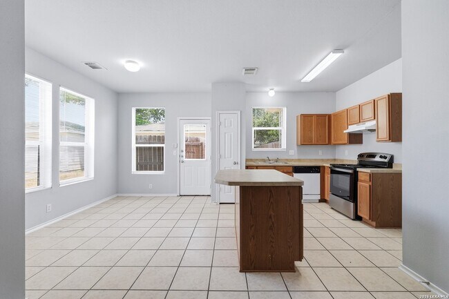 Building Photo - 10302 Lateleaf Oak