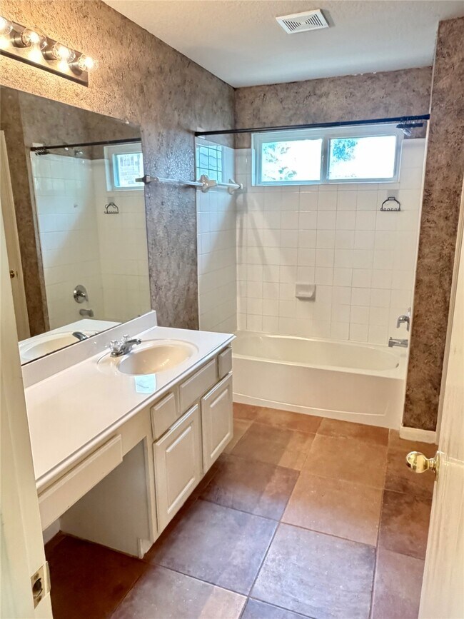 Building Photo - 13003 Bramford Pointe Ln