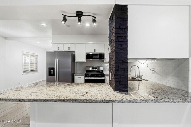 Building Photo - 513 Cardon St