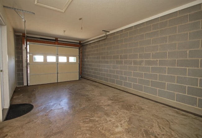 Building Photo - 1340 Stonechris Dr