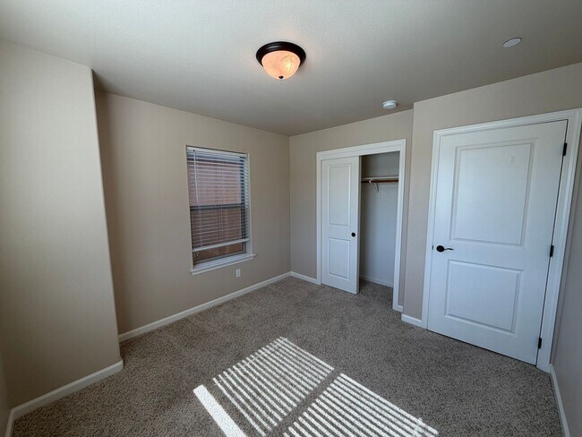 Building Photo - 1194 Velarde Cir