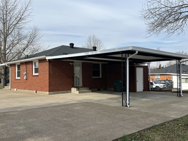 Building Photo - Single-Family Home with 2 Bedrooms and 1.5...