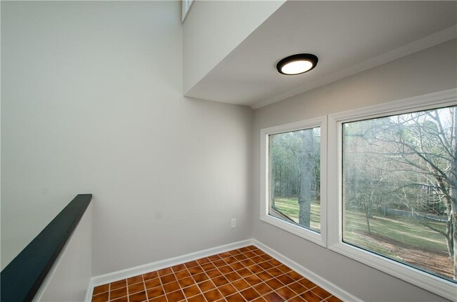 Building Photo - 150 Karina Pl