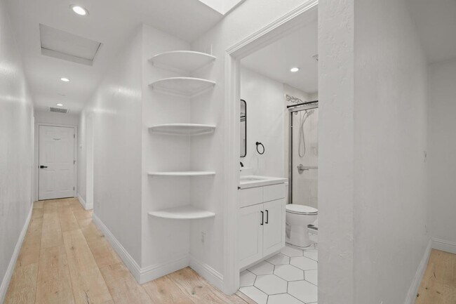Building Photo - 789 Cañada Rd