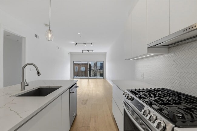 Building Photo - 194 Cambridge Ave