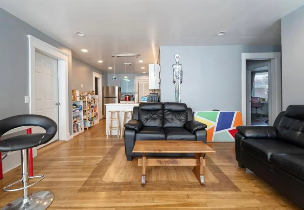 Building Photo - 23 E Clinton St