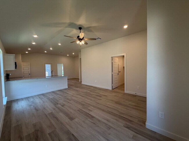 Building Photo - Brand New 3/2: FRENSHIP ISD!