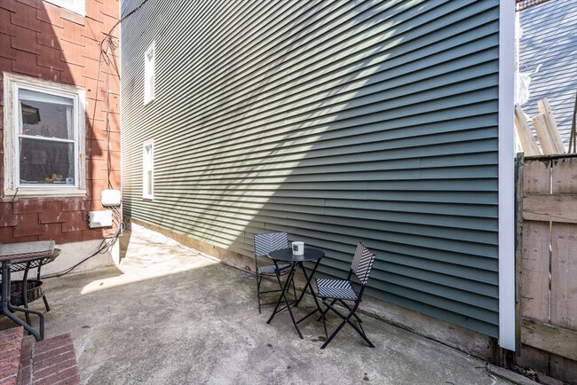 Building Photo - 30 Vinton St