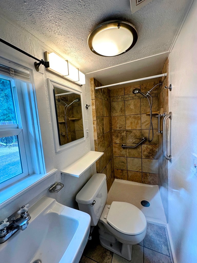 Building Photo - 833 1/2 Bross Street