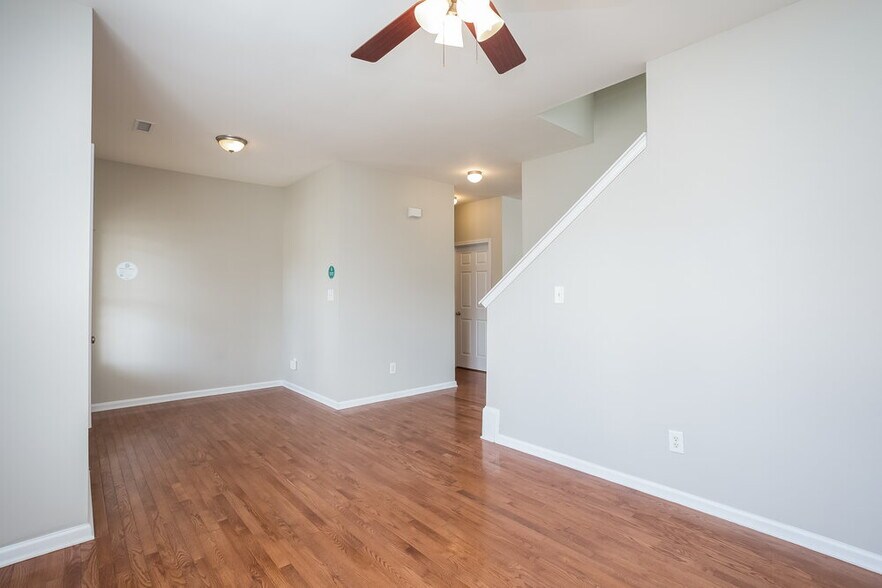 Building Photo - 200 Willowbrook Cir