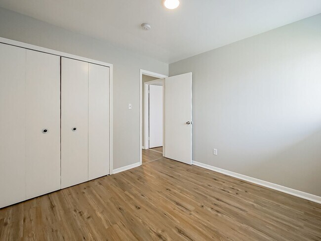 Building Photo - Freshly Updated 2BR Home in Prime White Lake Location!