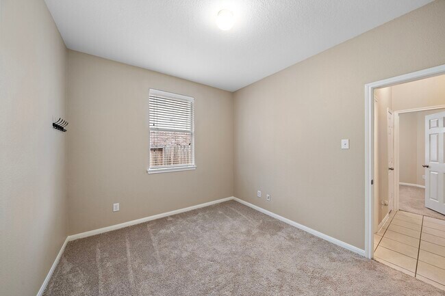 Building Photo - 25715 Abbotglen Ln