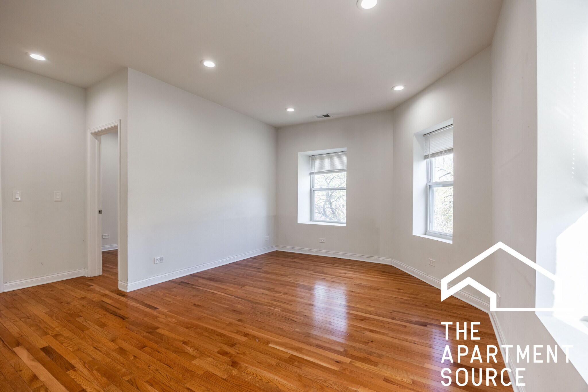 Building Photo - 1157 W Lunt Ave