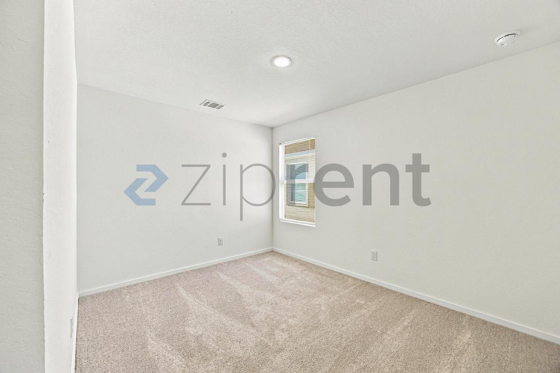 Building Photo - Unit