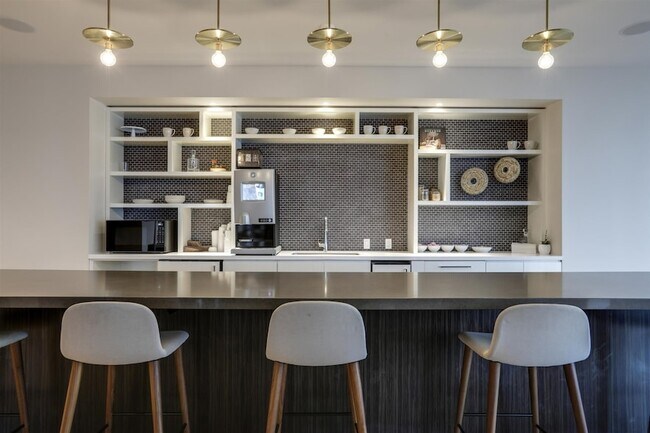 Building Photo - 515 Church St