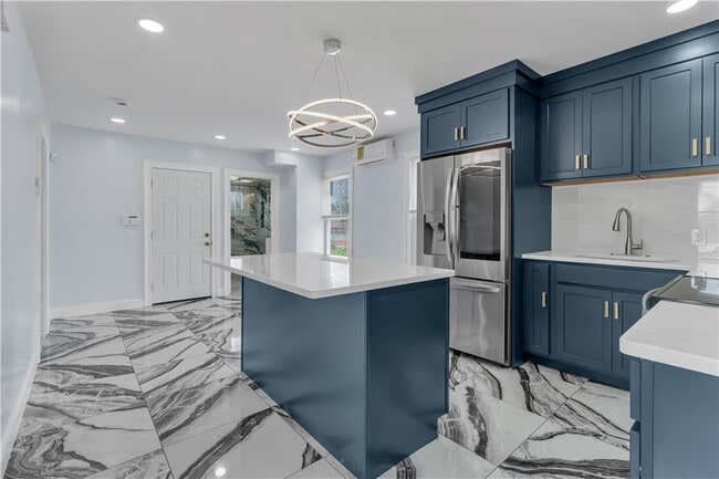 Building Photo - 255 Pearl St