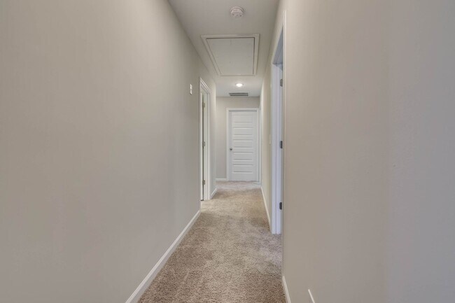 Building Photo - Beautifully maintained 4 / 2.5 home in Joh...