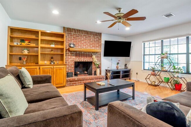Building Photo - 10903 Chateau Hill