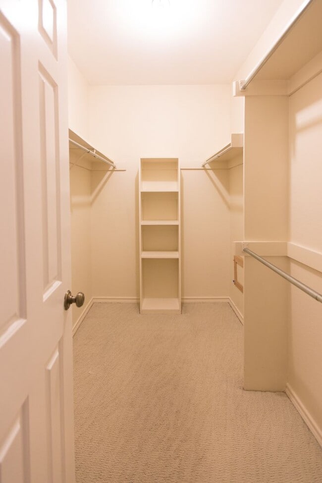 Building Photo - 2 Bedroom, 2 Bath Condo