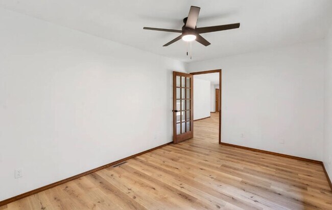 Building Photo - Lake House Rental
