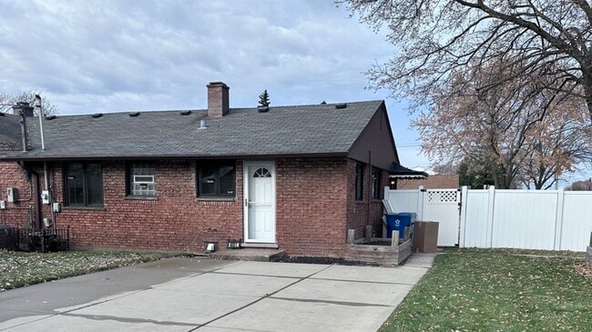 Building Photo - 4001 W 90th Pl