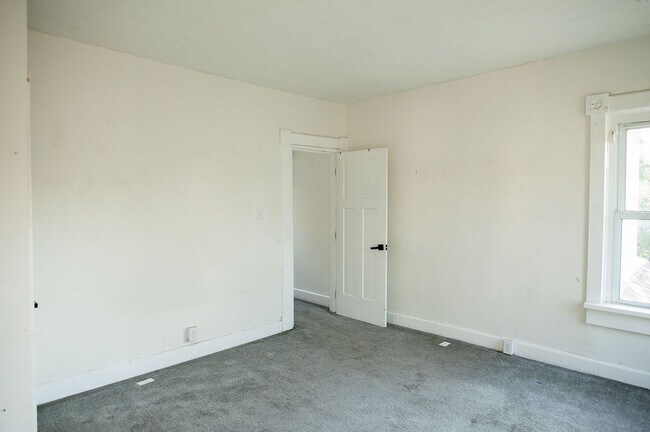 Building Photo - 415 Brightwood Ave