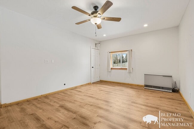 Building Photo - Charming Parker Home for Rent – Rustic Character Meets Modern Comfort!