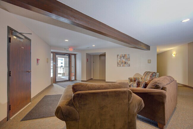 Building Photo - 4350 Trenton Ln N