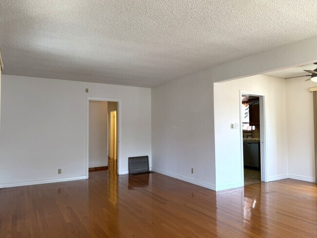 Building Photo - 836-836 W 25th St