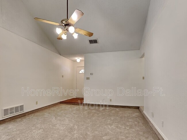 Building Photo - 816 Castleview Dr