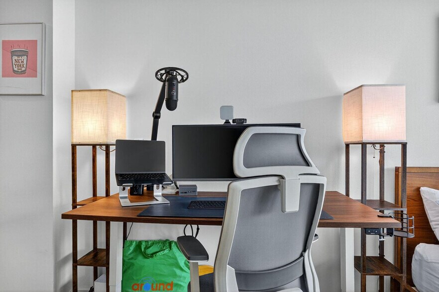 Building Photo - 68 W 37th St