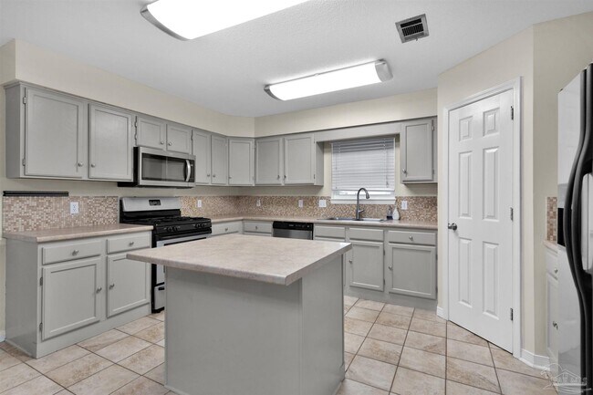 Building Photo - 9033 Bluebay Ln