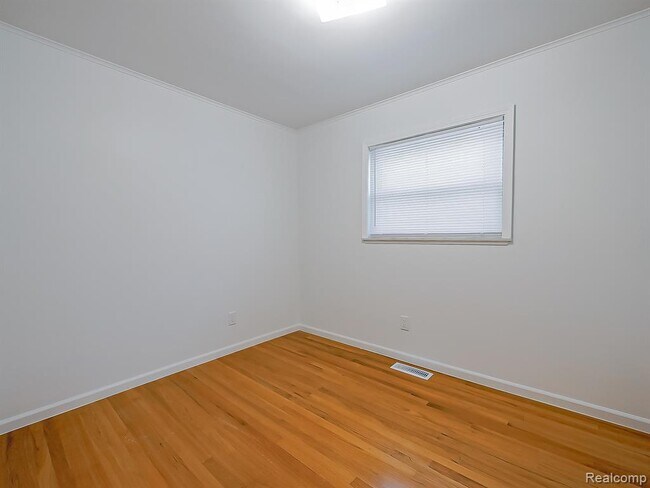 Building Photo - 7580 Thornwood St
