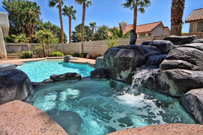 Oversized Pool & Spa - 2312 Glenbrook Way