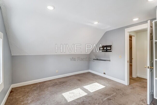 Building Photo - 3246 Linwood Ave