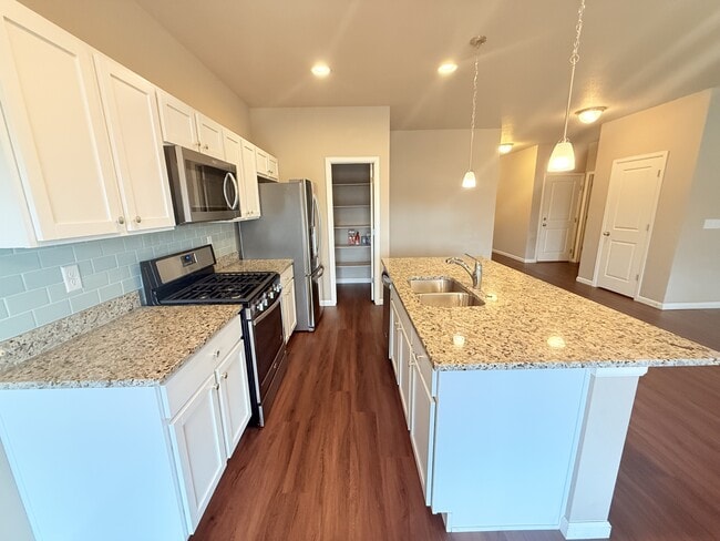 Building Photo - 257 Vela Pl