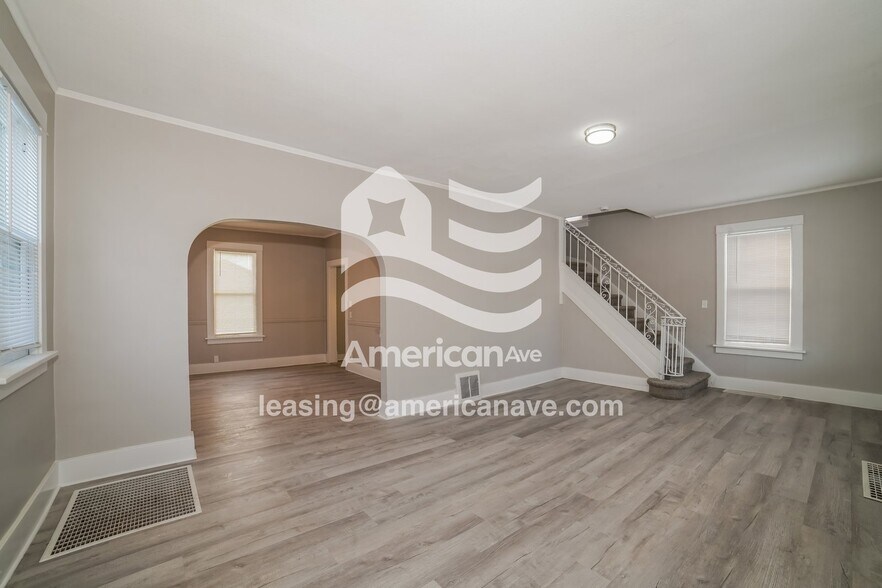 Building Photo - 1946 N Sheridan Rd