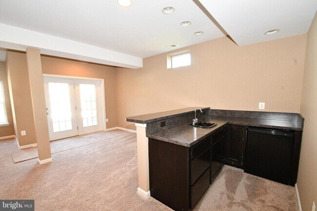 Building Photo - 9 Latham Ln